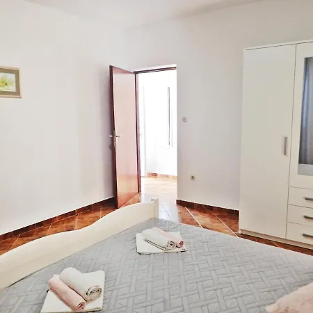 Lika Apartment *
