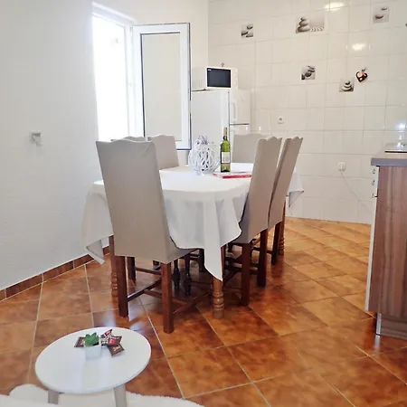 Apartment Lika *