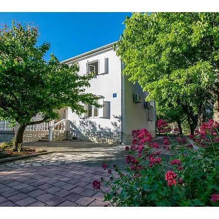 Apartment Lika