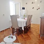 Apartment Lika *