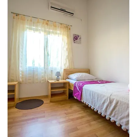 Apartamento Lika *
